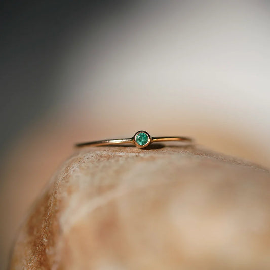 Petit Emerald 18k Gold Ring