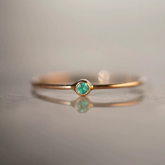 Petit Emerald 18k Gold Ring