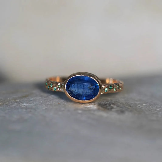 18k Gold Ring with Indie kyanite and Emeralds