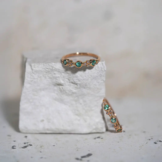 Sissi 18k Gold Ring with Emeralds and Diamonds