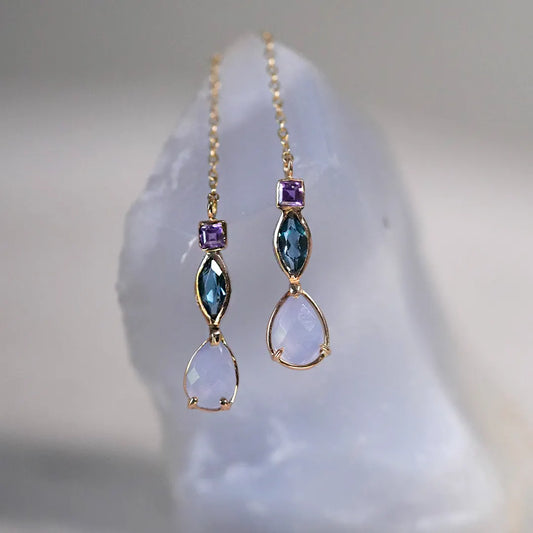 Aretes de Oro Pasantes Alhelí con Amatista, Topacio y Calcedonia