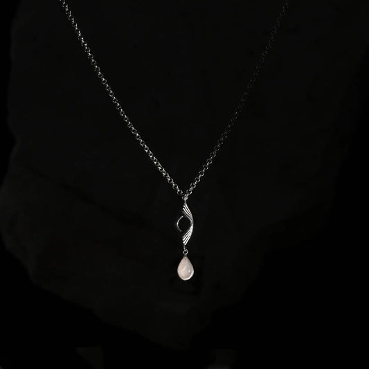 Collar de Plata Savage Mini con Cuarzo Rosa