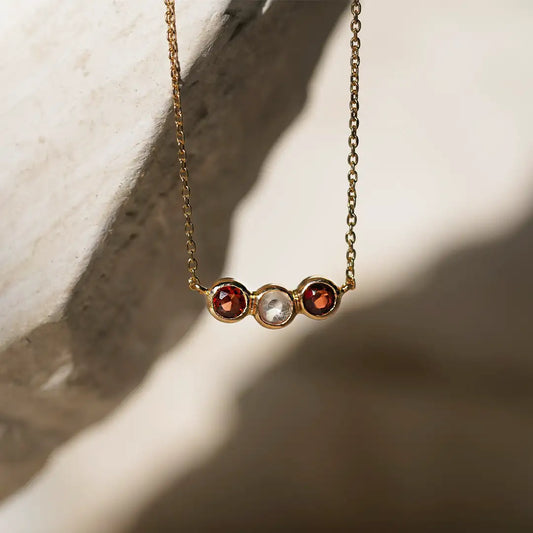 Collar de Oro Friendship Perú Cuarzo y Granate 18k