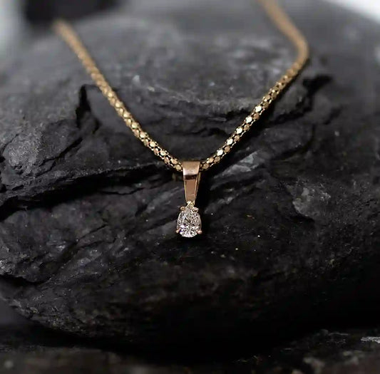 Dije de Oro 18k con Moissanita