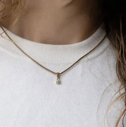 Dije de Oro 18k con Moissanita