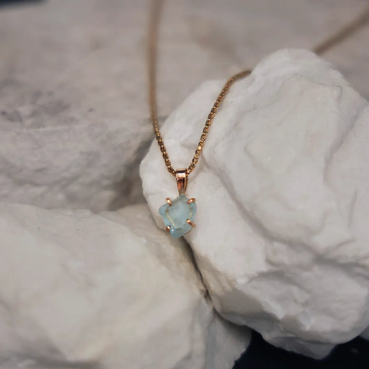 18k Gold Pendant with Natural Aquamarine